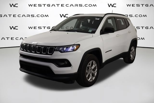 Used 2024 Jeep Compass Latitude AWD/4WD image 1