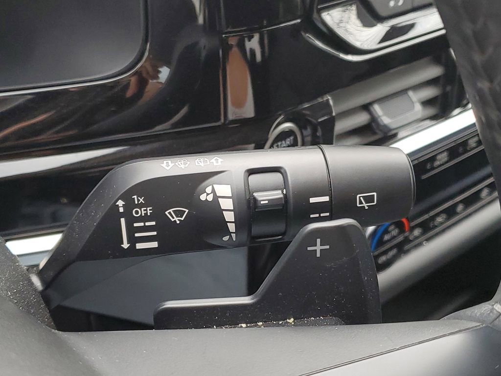 Used 2024 Nissan Pathfinder SV image 18