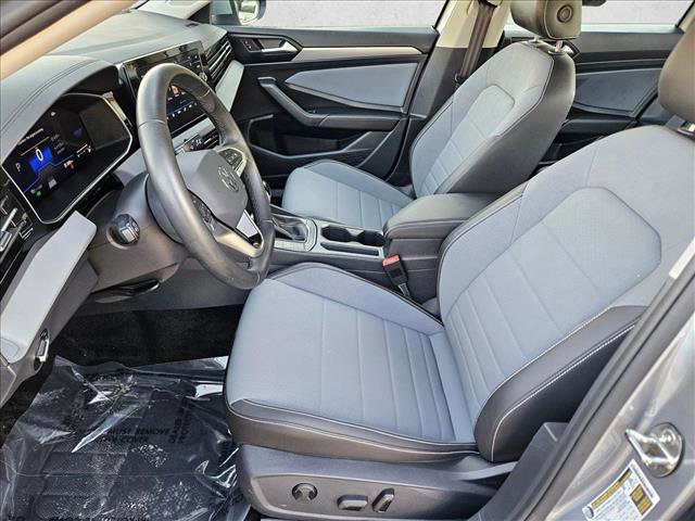 Used 2025 Volkswagen Jetta SE image 16