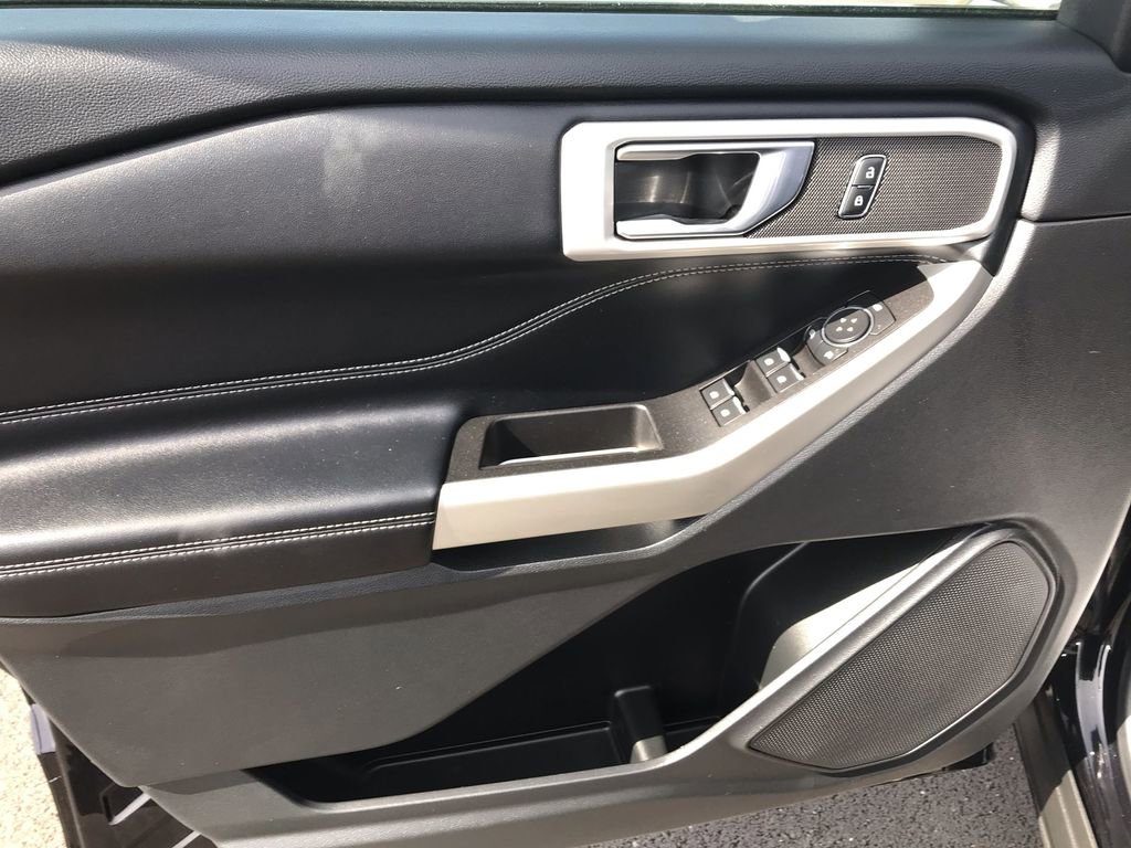 Used 2022 Ford Explorer XLT image 13