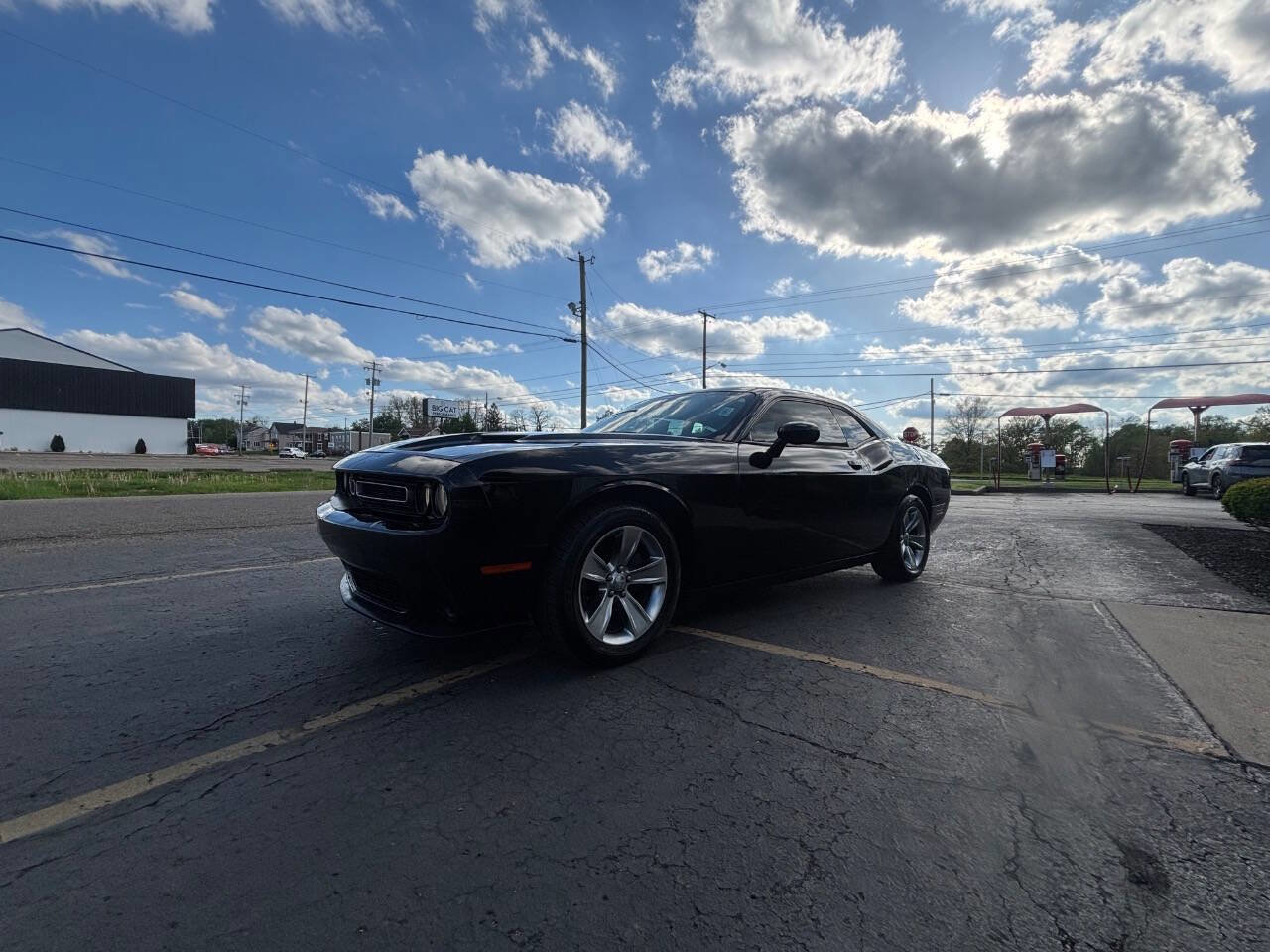 Used 2015 Dodge Challenger SXT RWD image 1