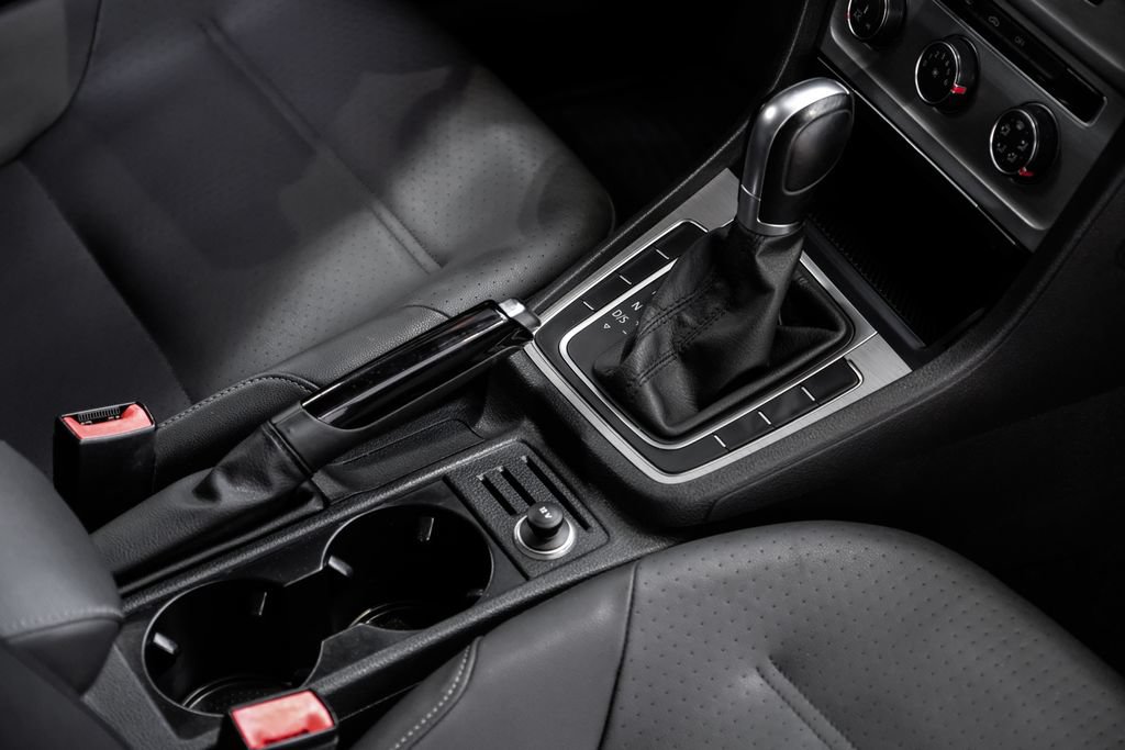 Used 2015 Volkswagen Golf S FWD image 21