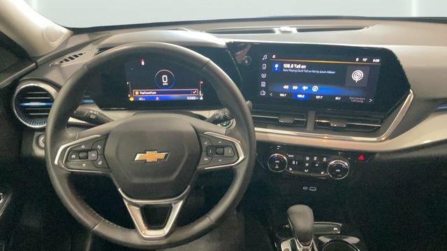Used 2025 Chevrolet Trax LT w/ LT Convenience Package FWD image 10