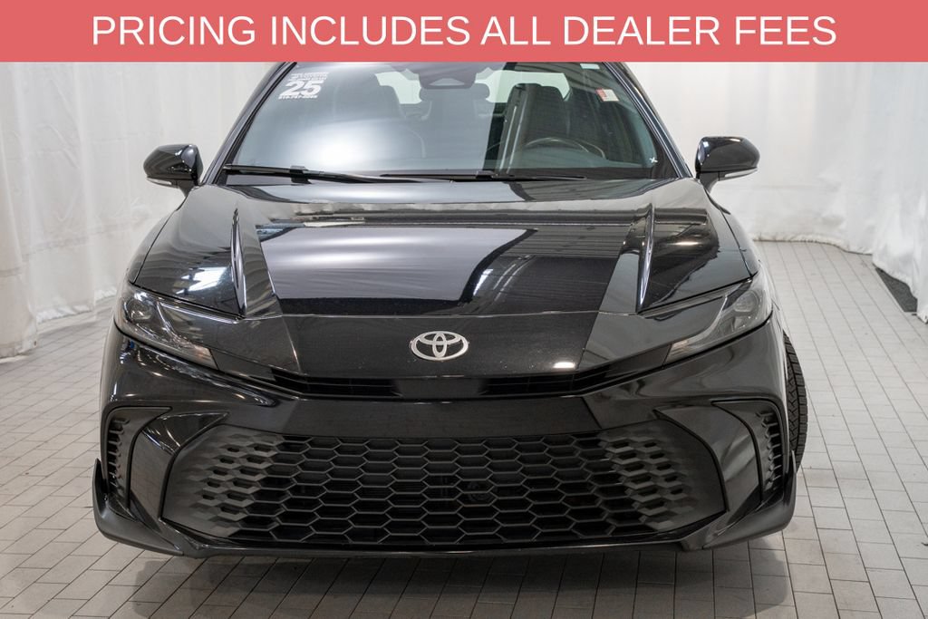 Used 2025 Toyota Camry SE FWD image 2