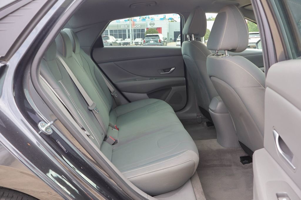 Used 2022 Hyundai Elantra SEL image 10