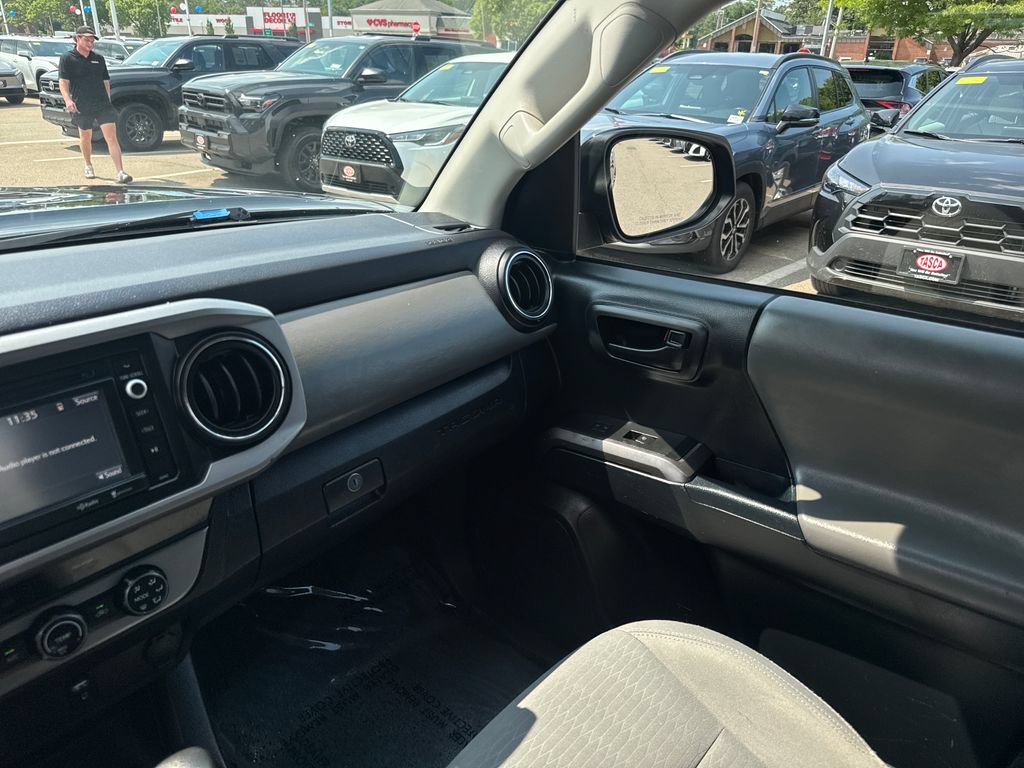 Used 2018 Toyota Tacoma SR5 AWD/4WD image 29