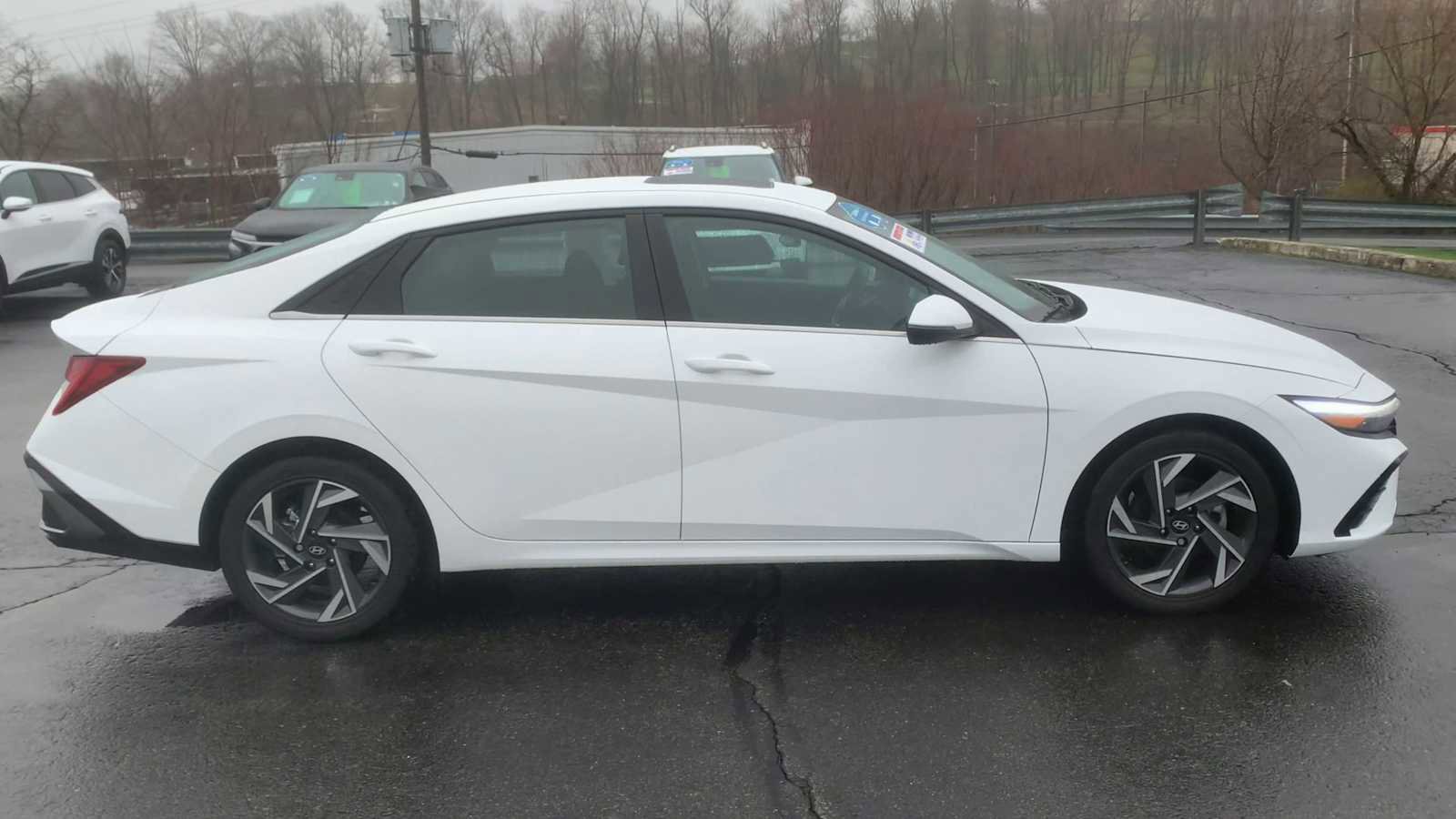 Used 2025 Hyundai Elantra Limited image 9