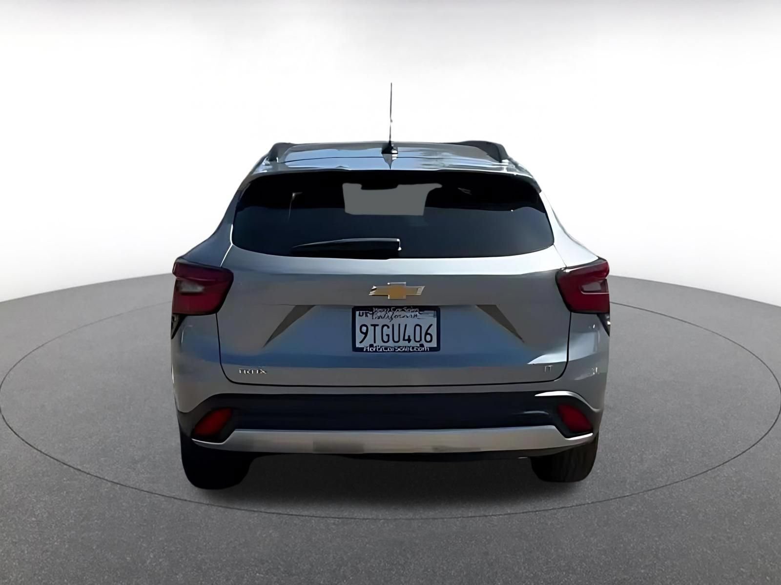 Used 2025 Chevrolet Trax LT FWD image 12