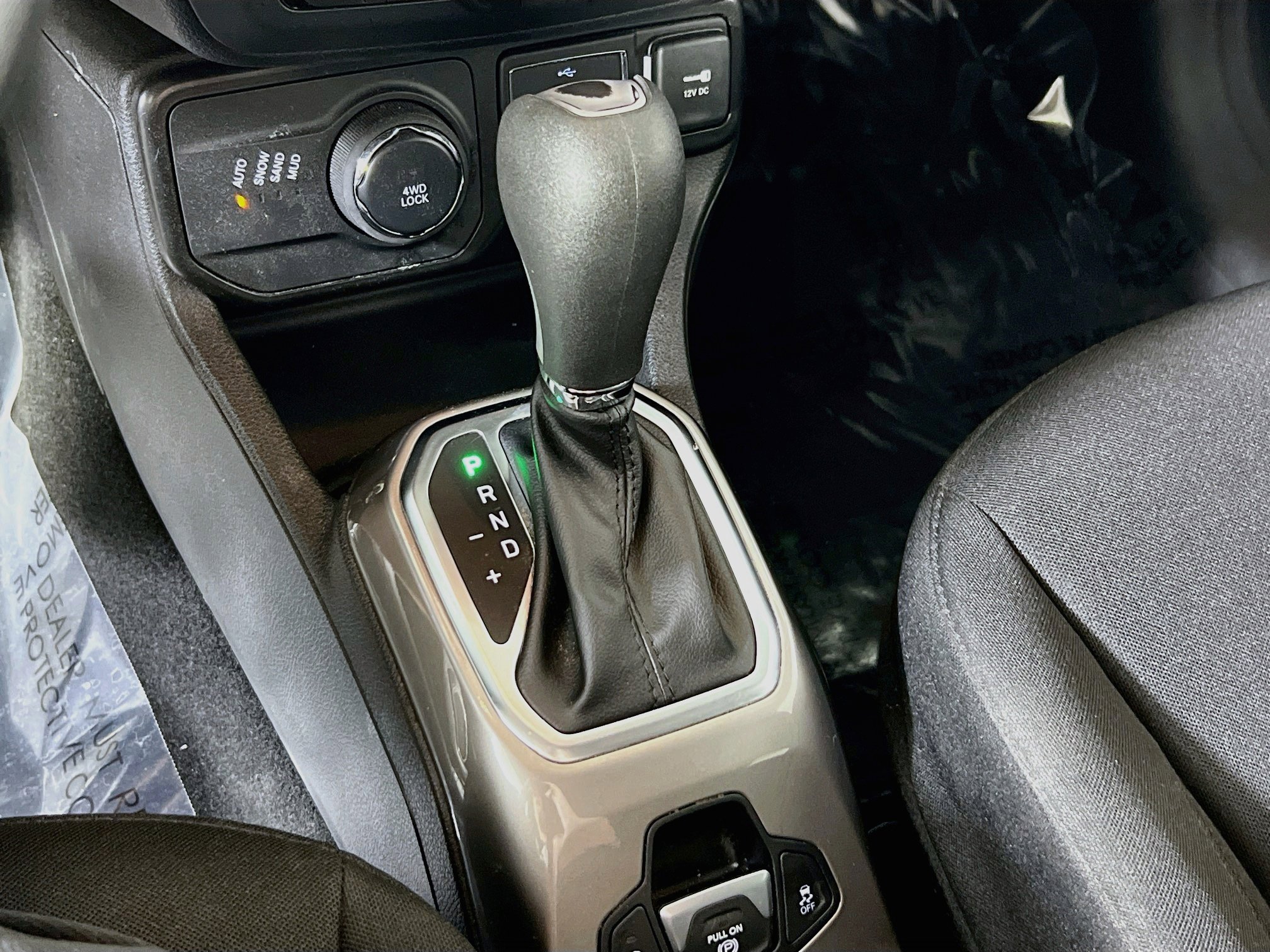 Used 2022 Jeep Renegade Latitude AWD/4WD image 17