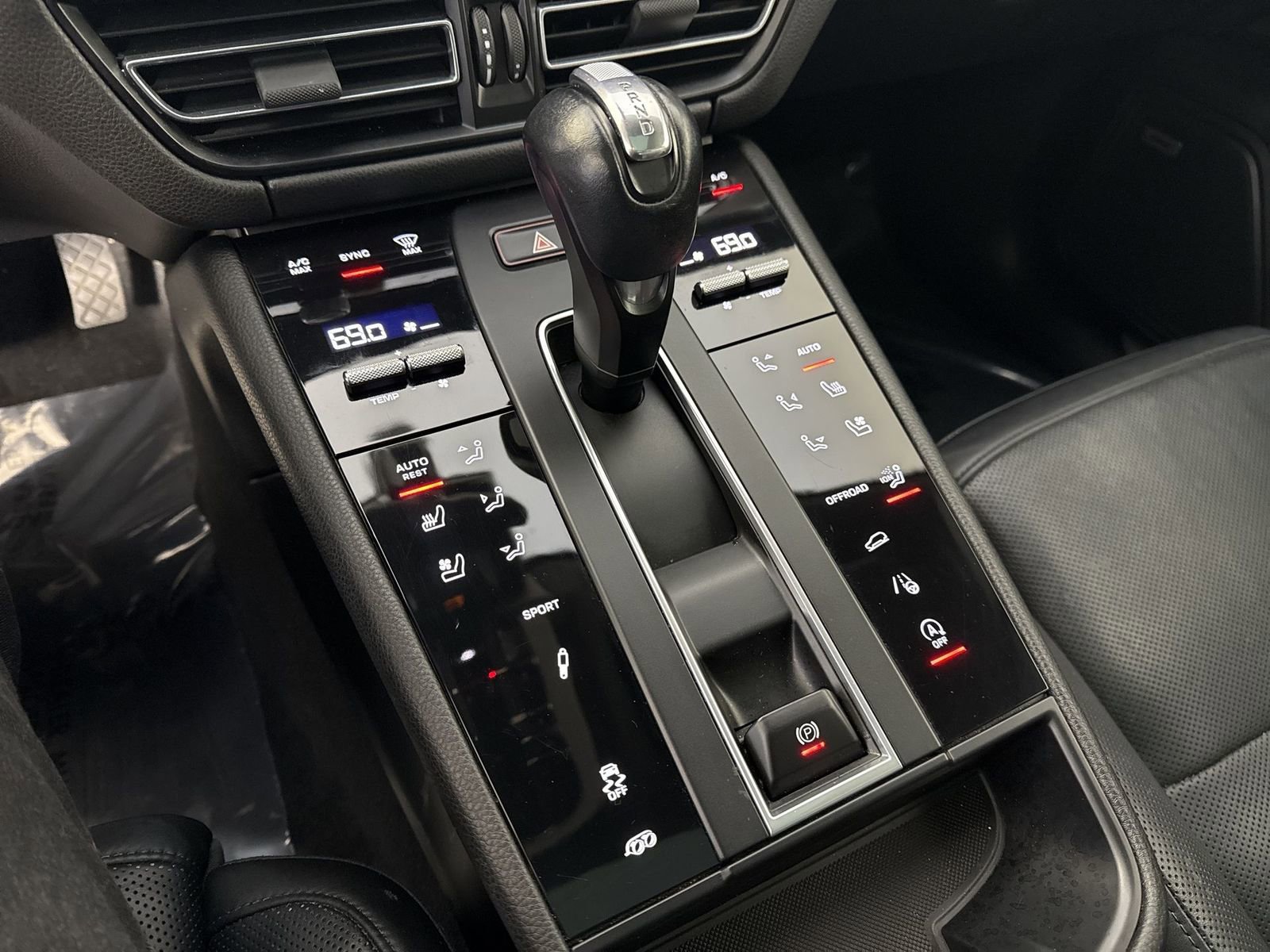 Used 2022 Porsche Macan S AWD/4WD image 8