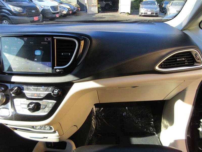 Used 2023 Chrysler Pacifica Touring-L FWD image 32
