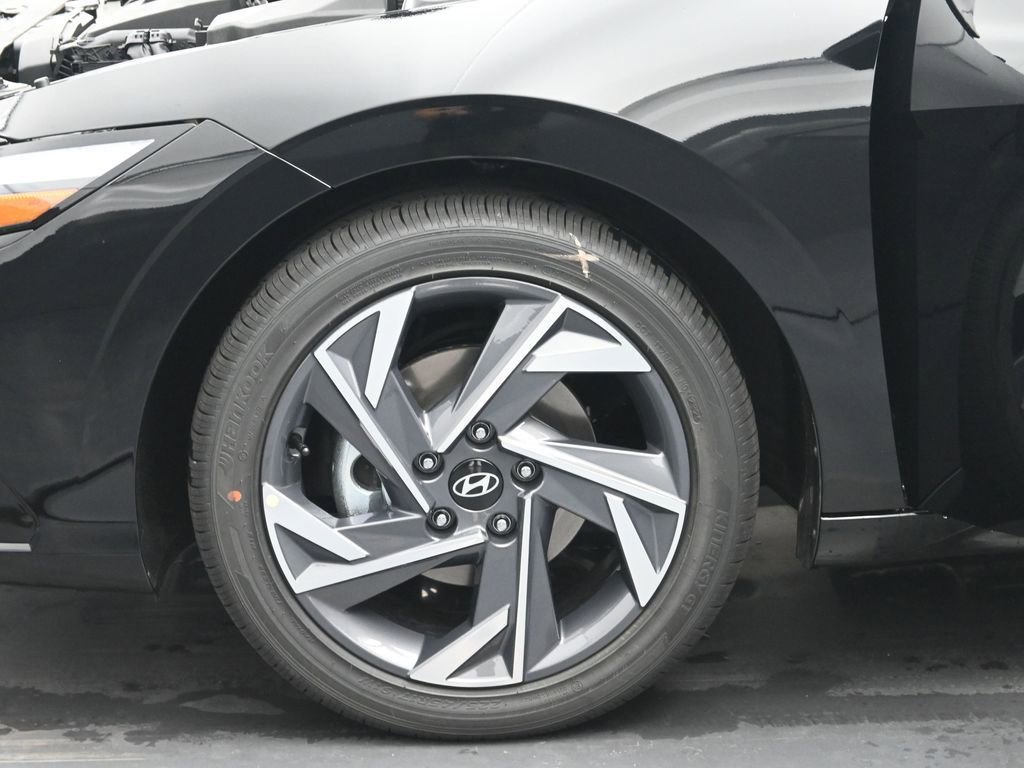 New 2025 Hyundai Elantra Limited image 36
