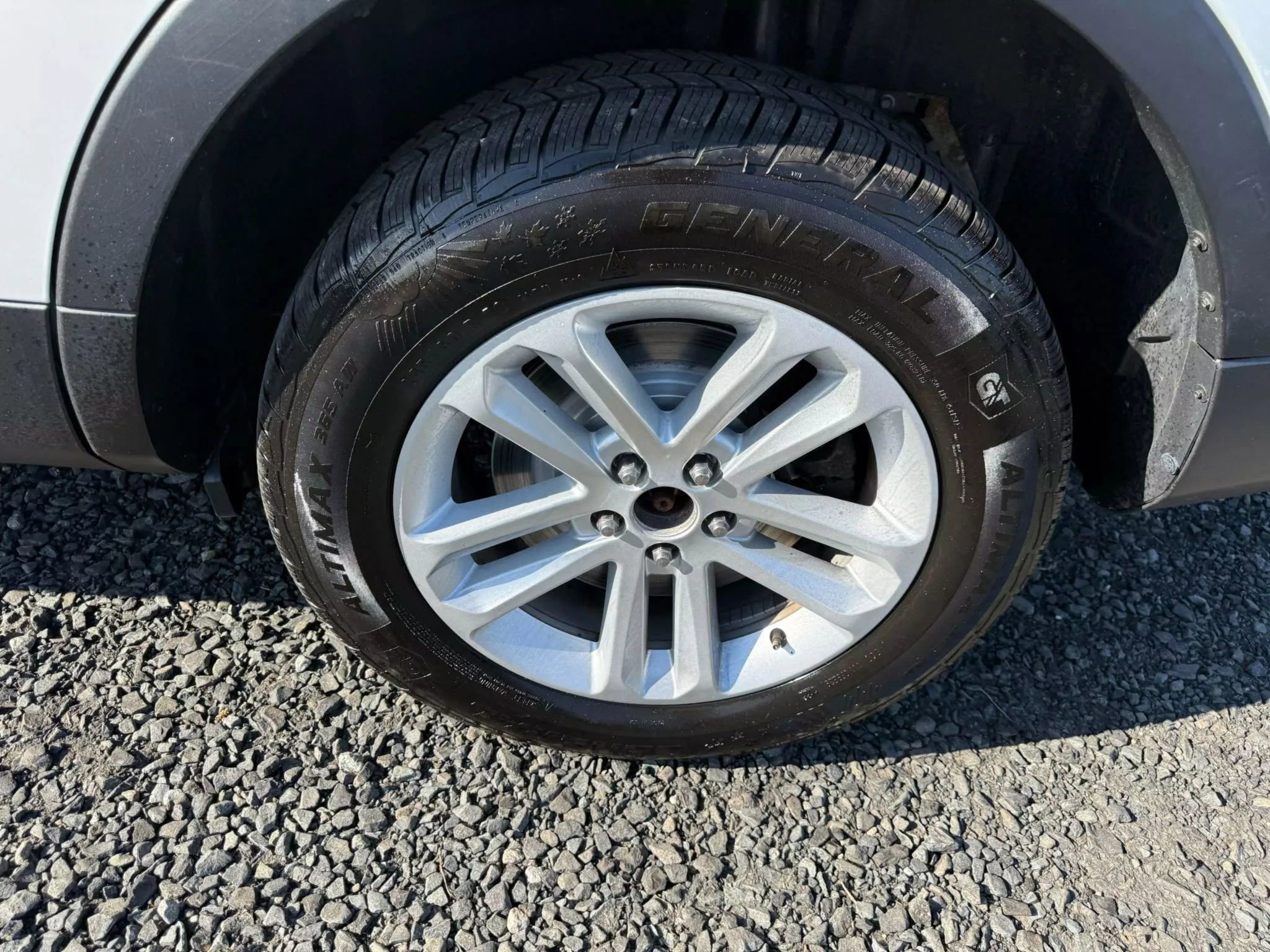 Used 2017 Ford Explorer XLT AWD/4WD image 9