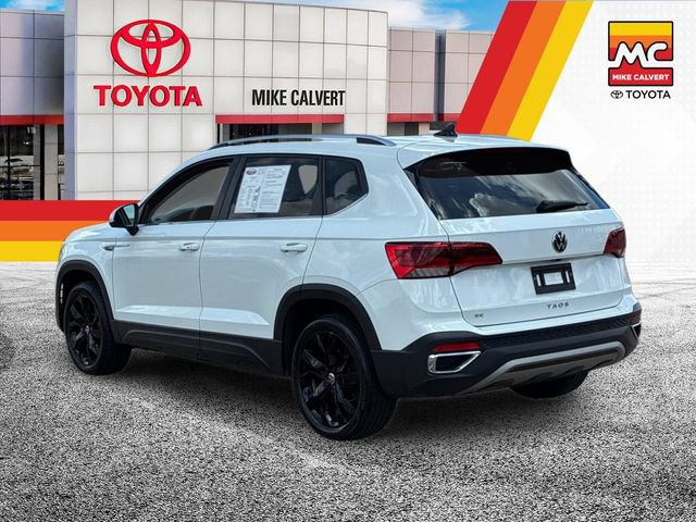 Used 2024 Volkswagen Taos SE w/ Panoramic Sunroof Package FWD image 3