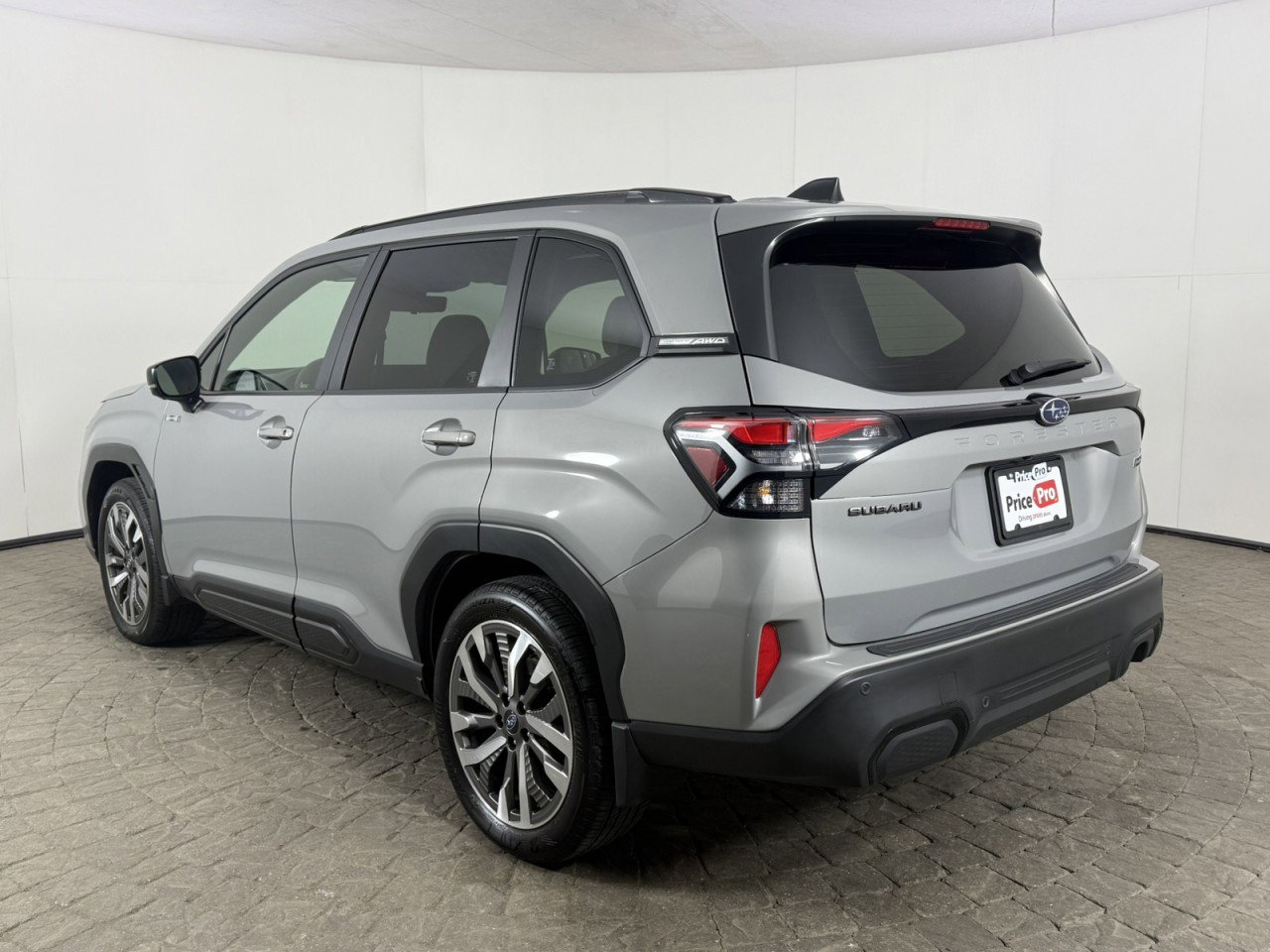 Used 2025 Subaru Forester Touring AWD/4WD image 5