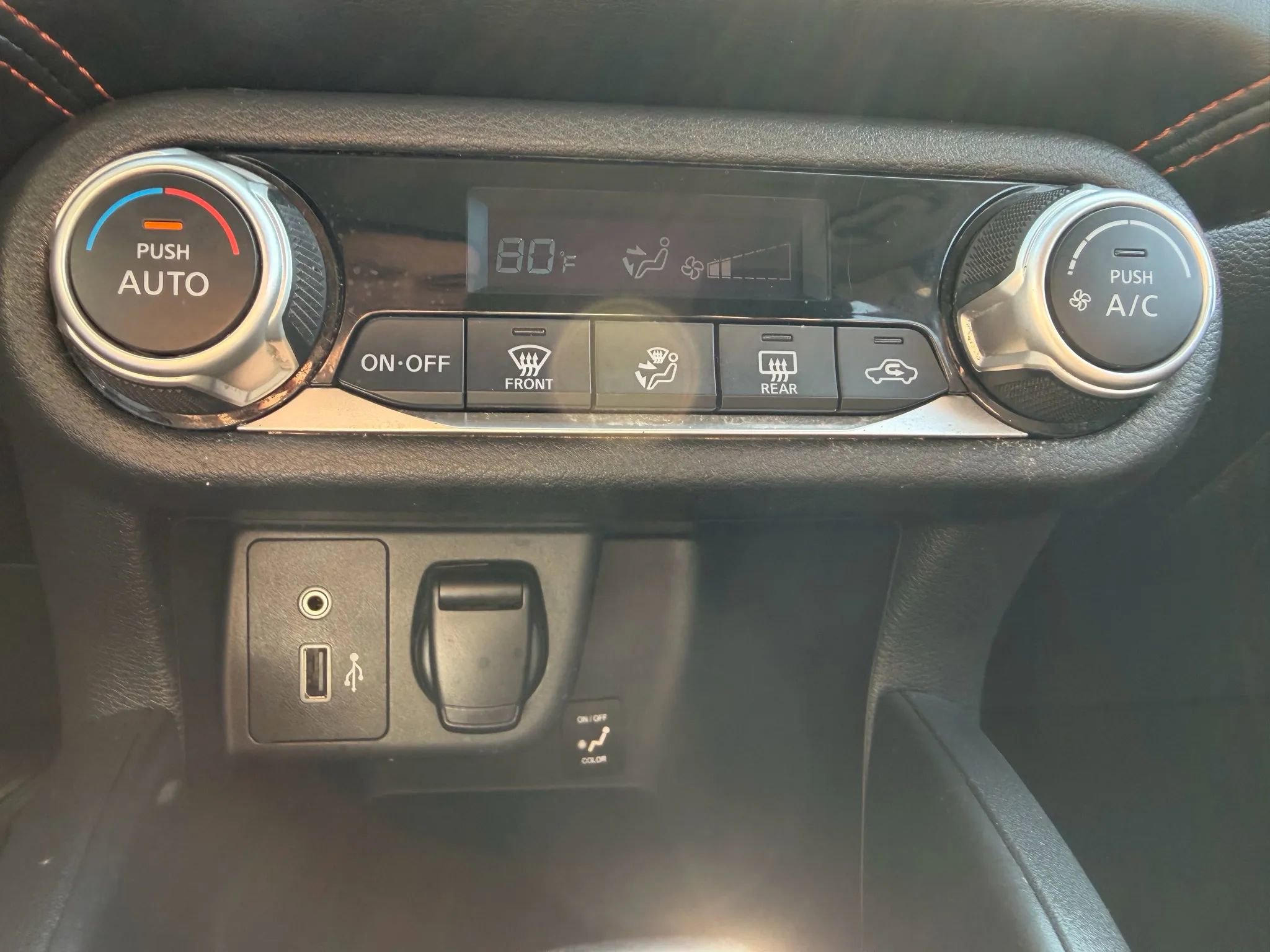 Used 2020 Nissan Versa SR w/ Lighting Package image 40