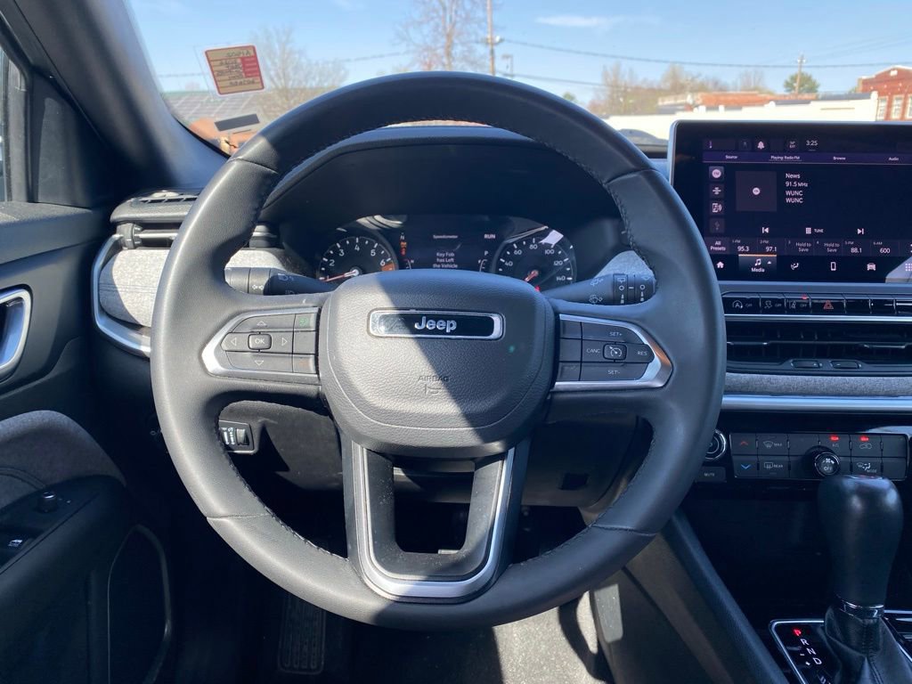 Used 2024 Jeep Compass Latitude image 12