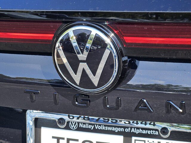 Used 2025 Volkswagen Tiguan SE R-Line AWD/4WD image 31