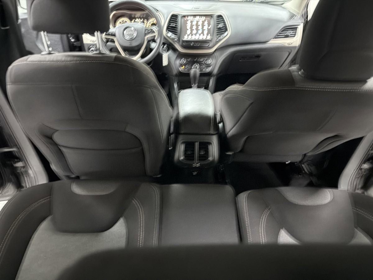 Used 2018 Jeep Cherokee Latitude image 26