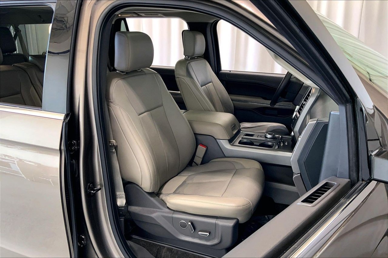 Used 2018 Ford Expedition Max XLT w/ Equipment Group 201A RWD image 6