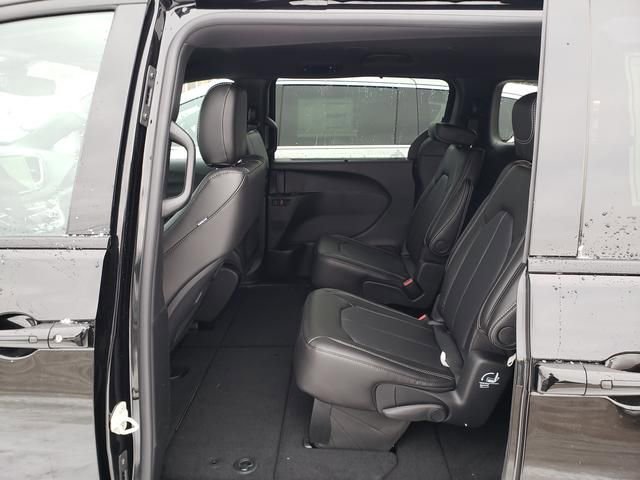 New 2026 Chrysler Pacifica Select w/ S Appearance Package FWD image 7