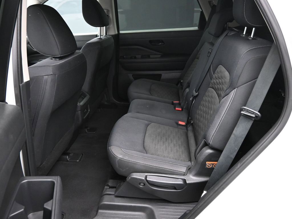 Used 2024 Nissan Pathfinder S image 12