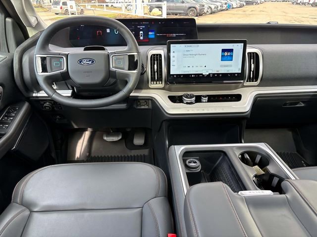 Used 2025 Ford Expedition Active image 13