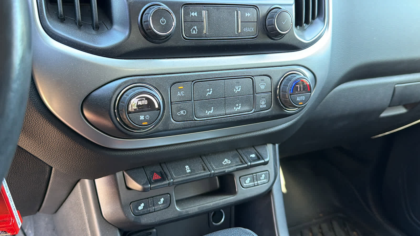 Used 2021 Chevrolet Colorado LT w/ LT Convenience Package AWD/4WD image 13