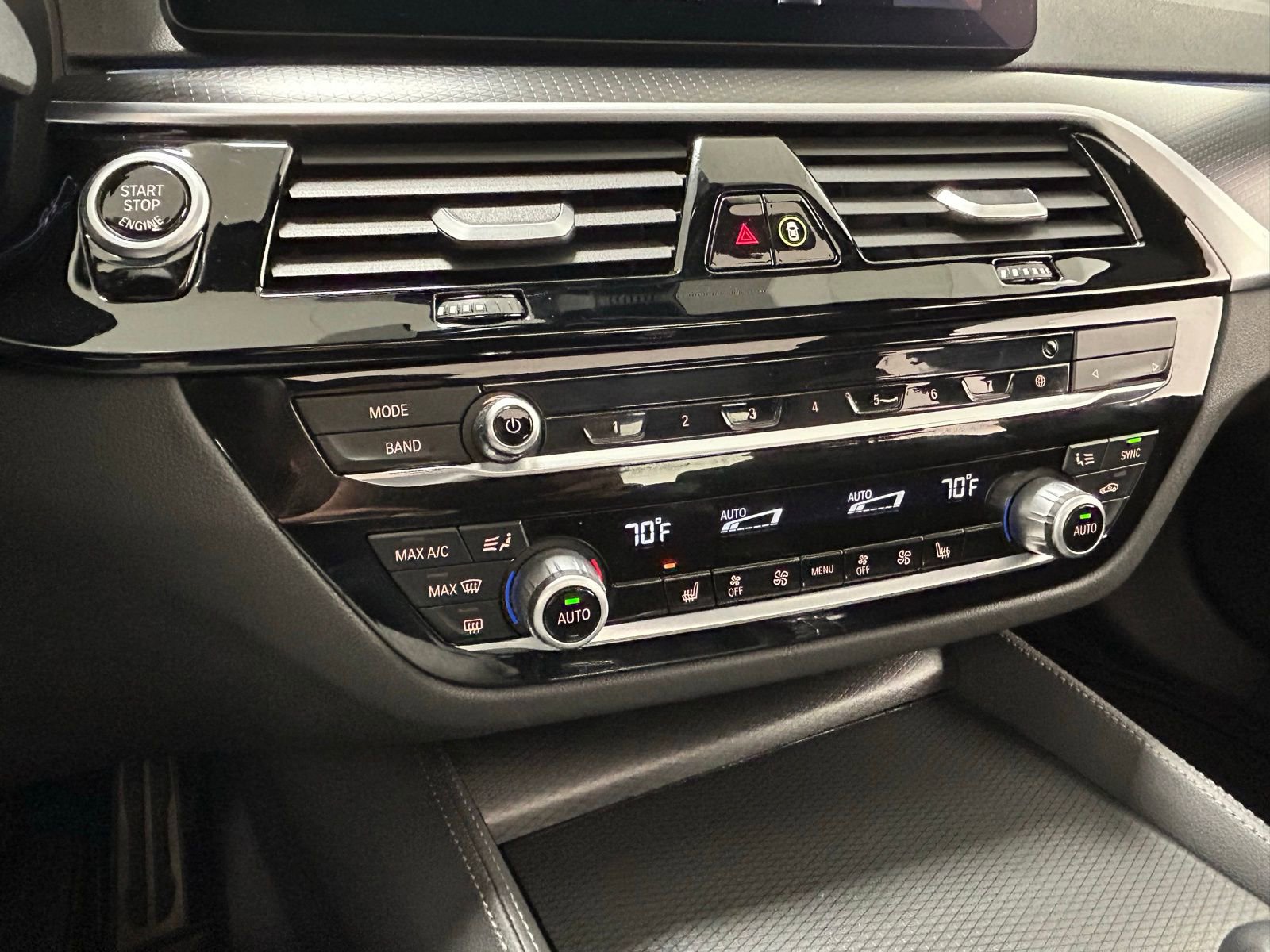 Used 2023 BMW 530e xDrive w/ Premium Package image 21