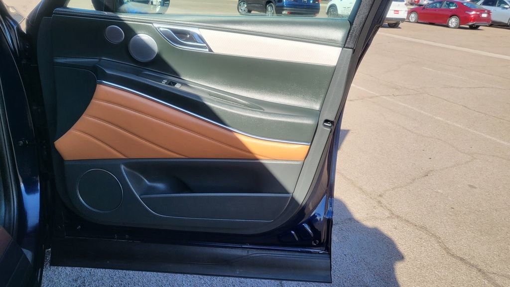 Used 2025 Genesis GV80 2.5T Advanced AWD/4WD image 16