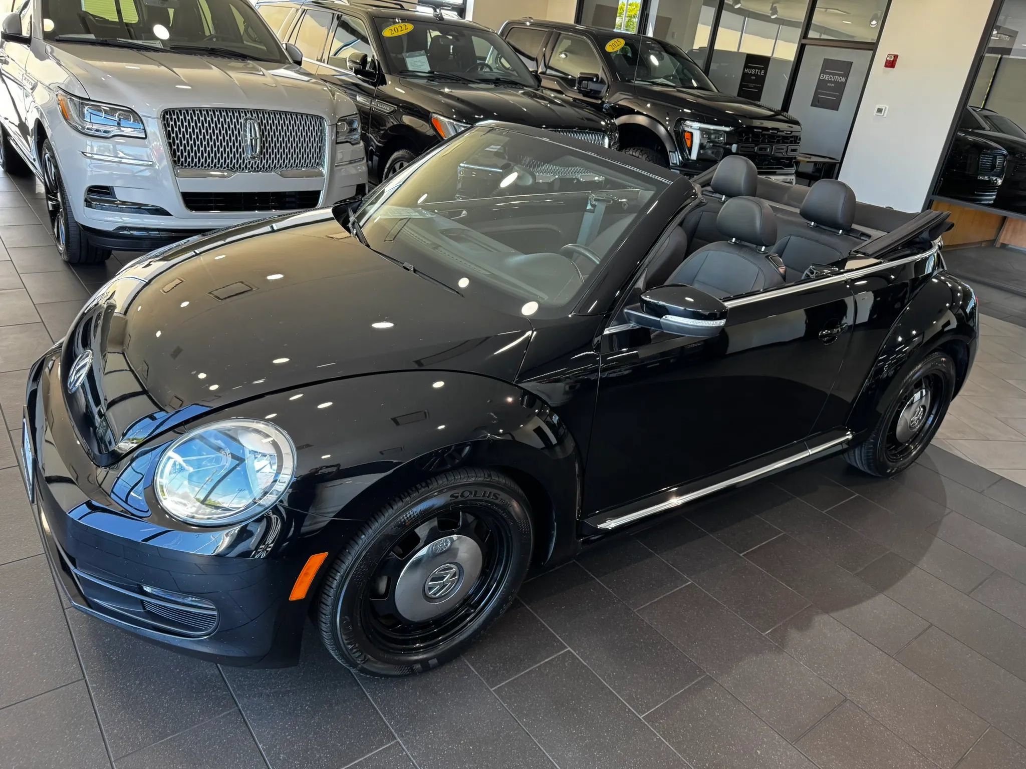 Used 2015 Volkswagen Beetle 1.8T FWD image 2
