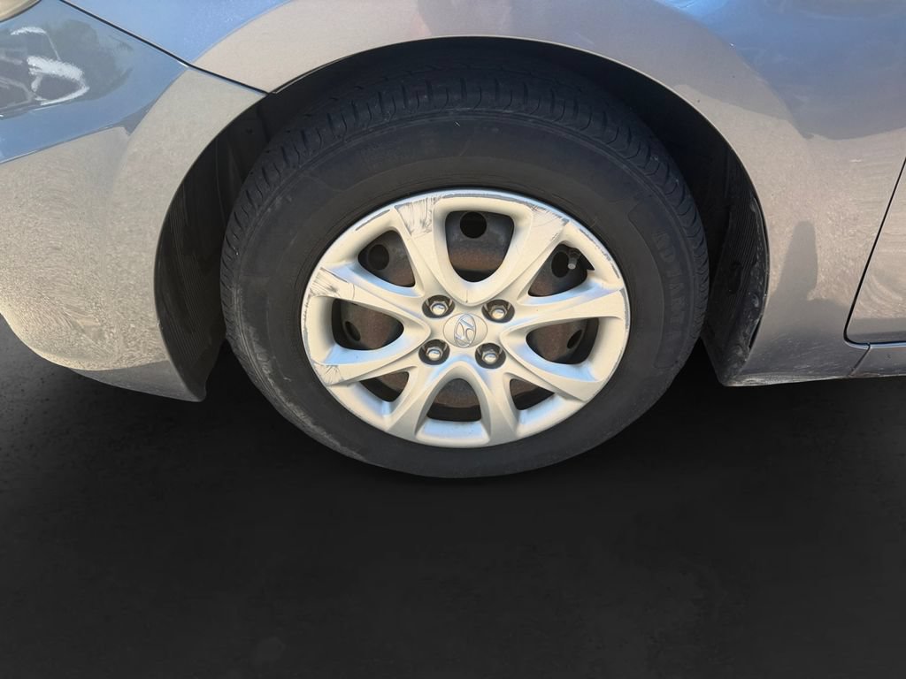 Used 2014 Hyundai Accent GS FWD image 11