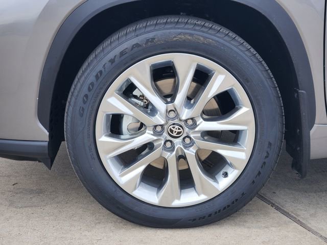 Used 2026 Toyota Highlander Limited image 8