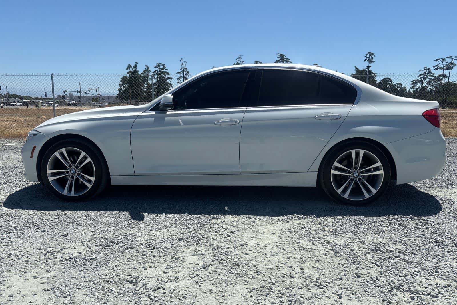 Used 2018 BMW 330i Sedan w/ Convenience Package RWD image 6