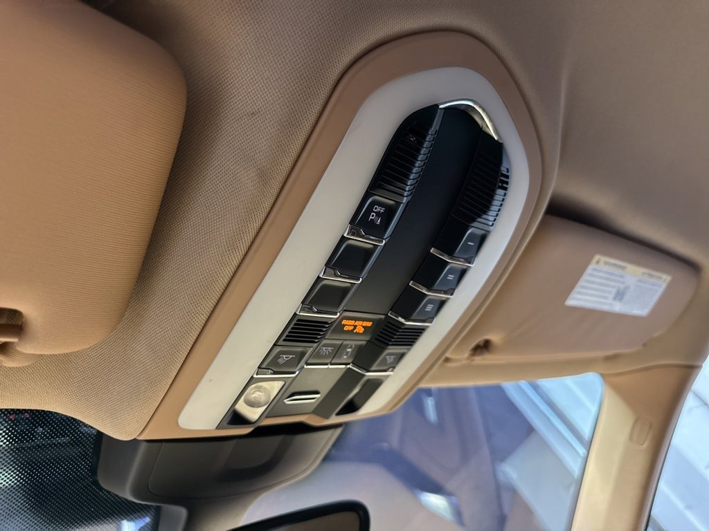 Used 2016 Porsche Cayenne image 17