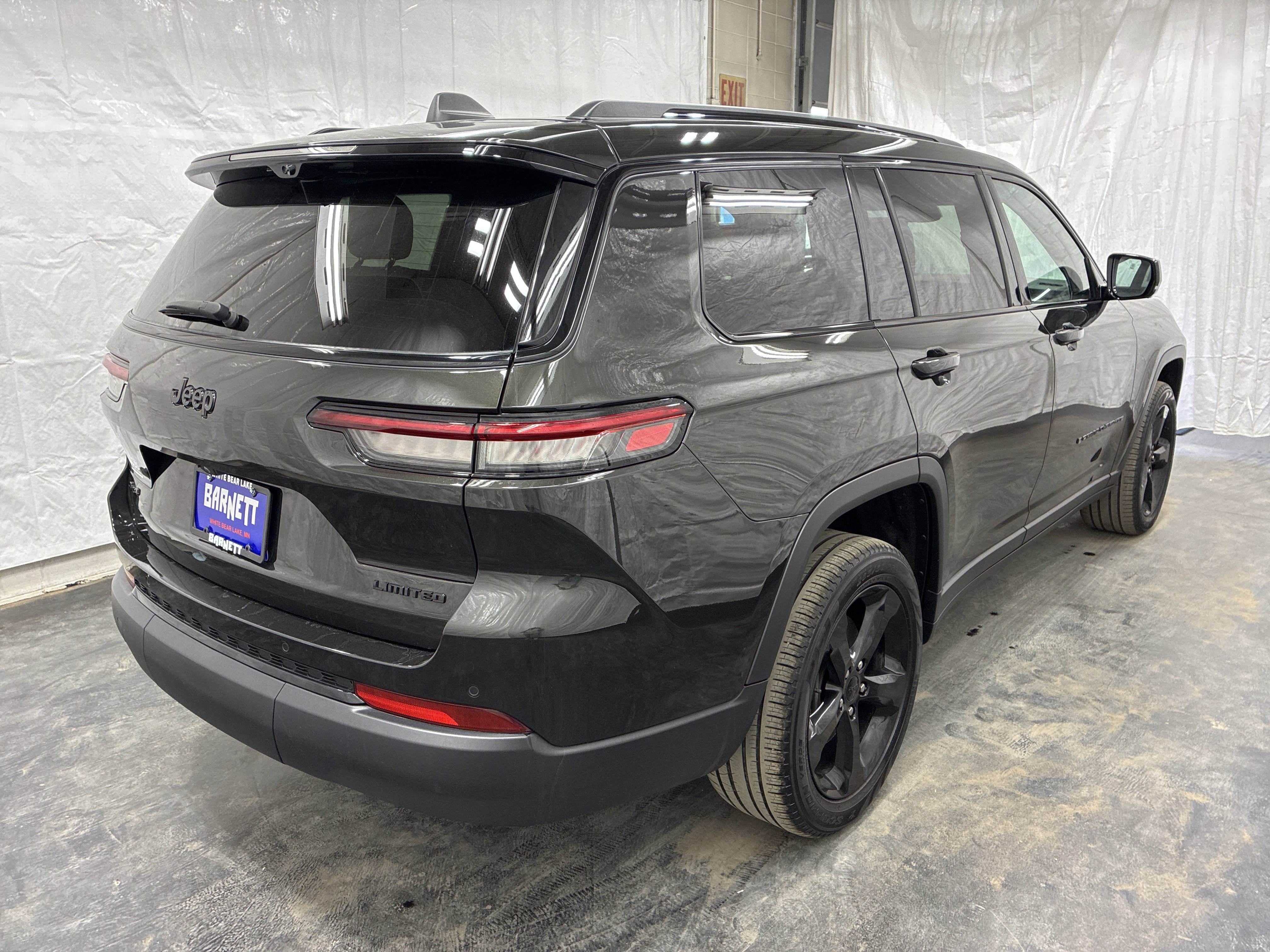 Certified 2024 Jeep Grand Cherokee L Limited w/ Luxury Tech Group II AWD/4WD image 5
