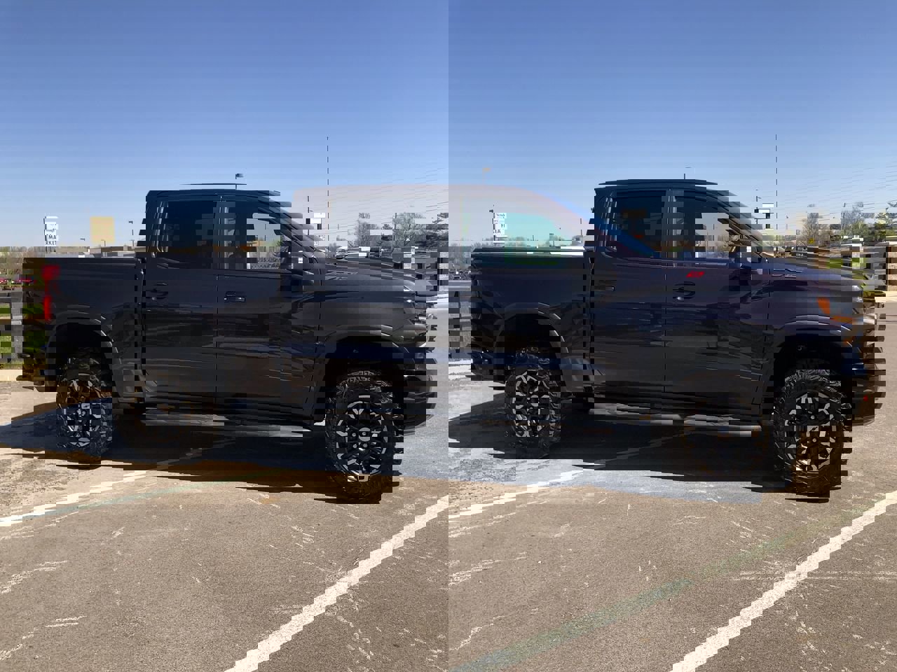 Used 2022 Chevrolet Silverado 1500 ZR2 image 6