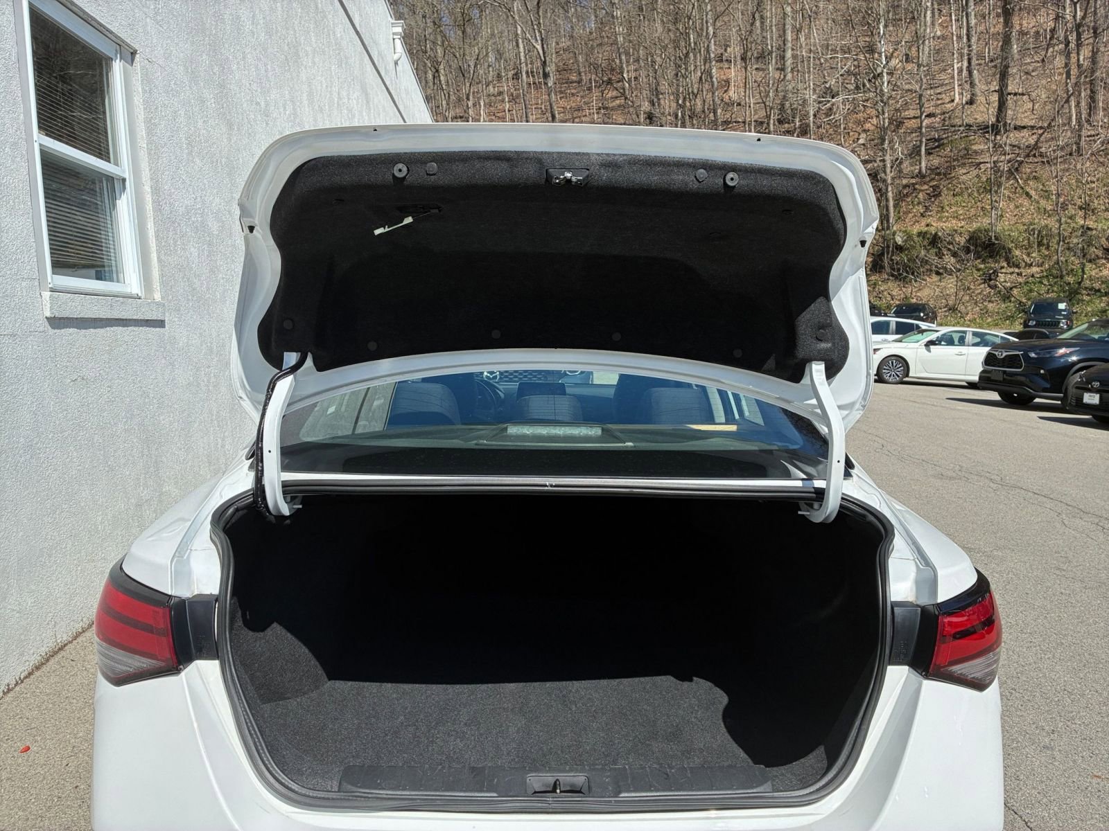 Used 2025 Nissan Sentra SV FWD image 30