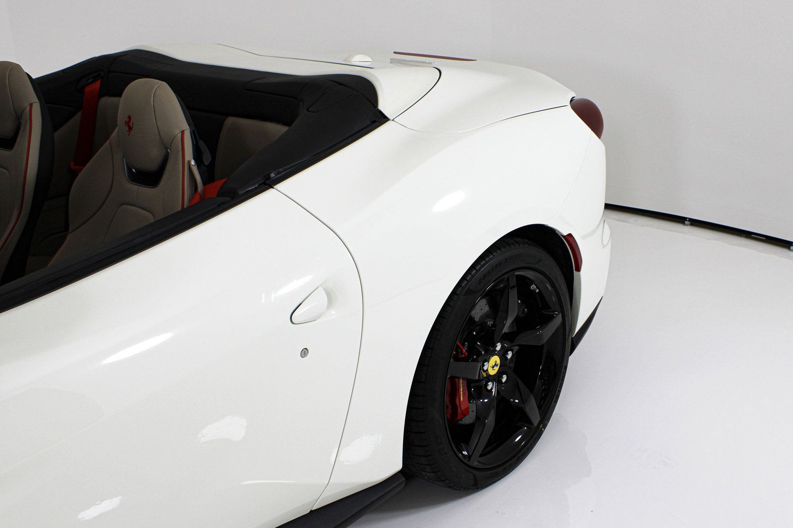Used 2023 Ferrari Portofino M RWD image 14