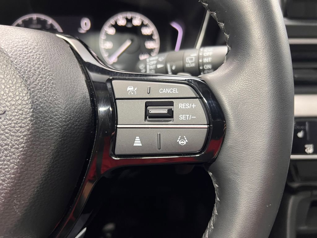 Used 2025 Honda Pilot Touring image 11