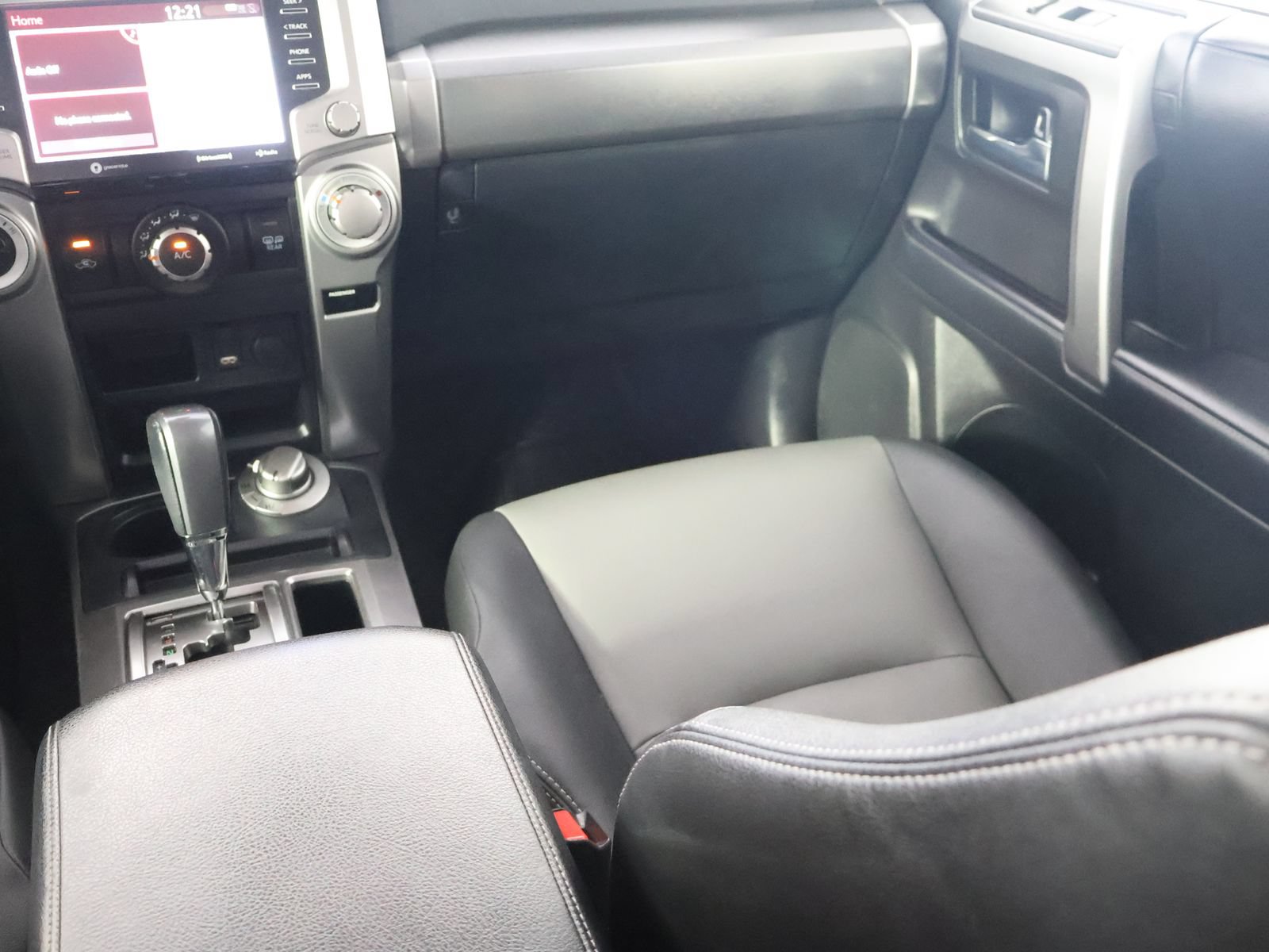 Used 2020 Toyota 4Runner SR5 Premium w/ Moonroof Package AWD/4WD image 32