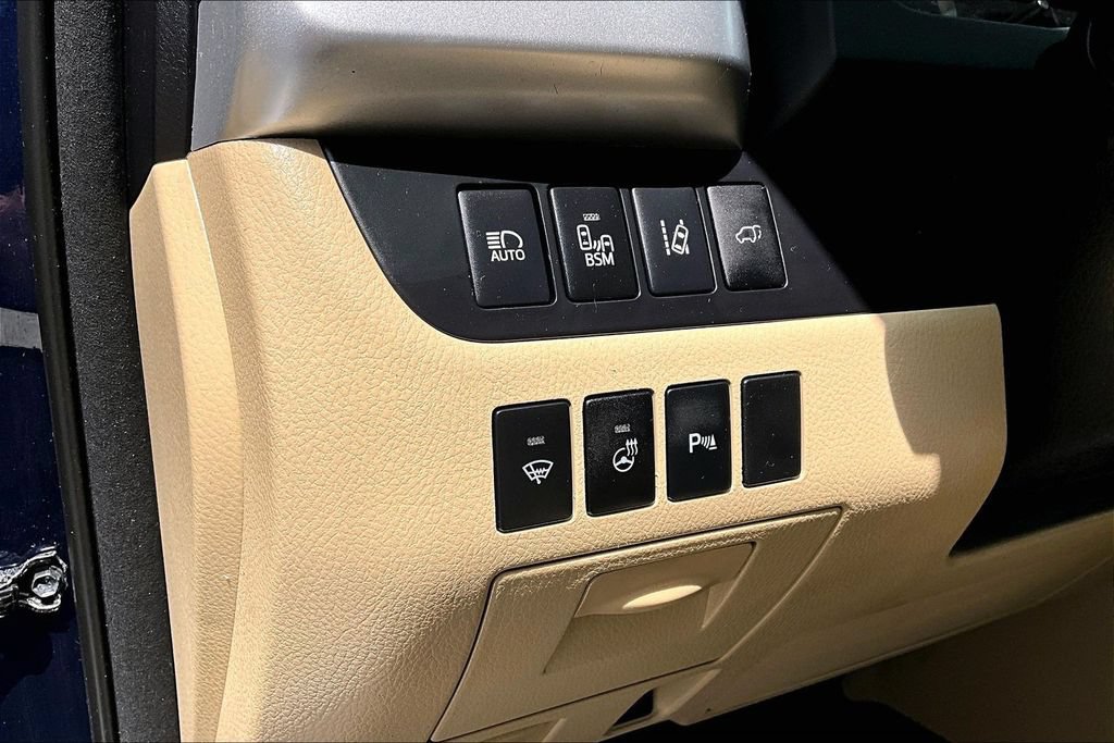 Used 2015 Toyota Highlander Limited Platinum AWD/4WD image 38