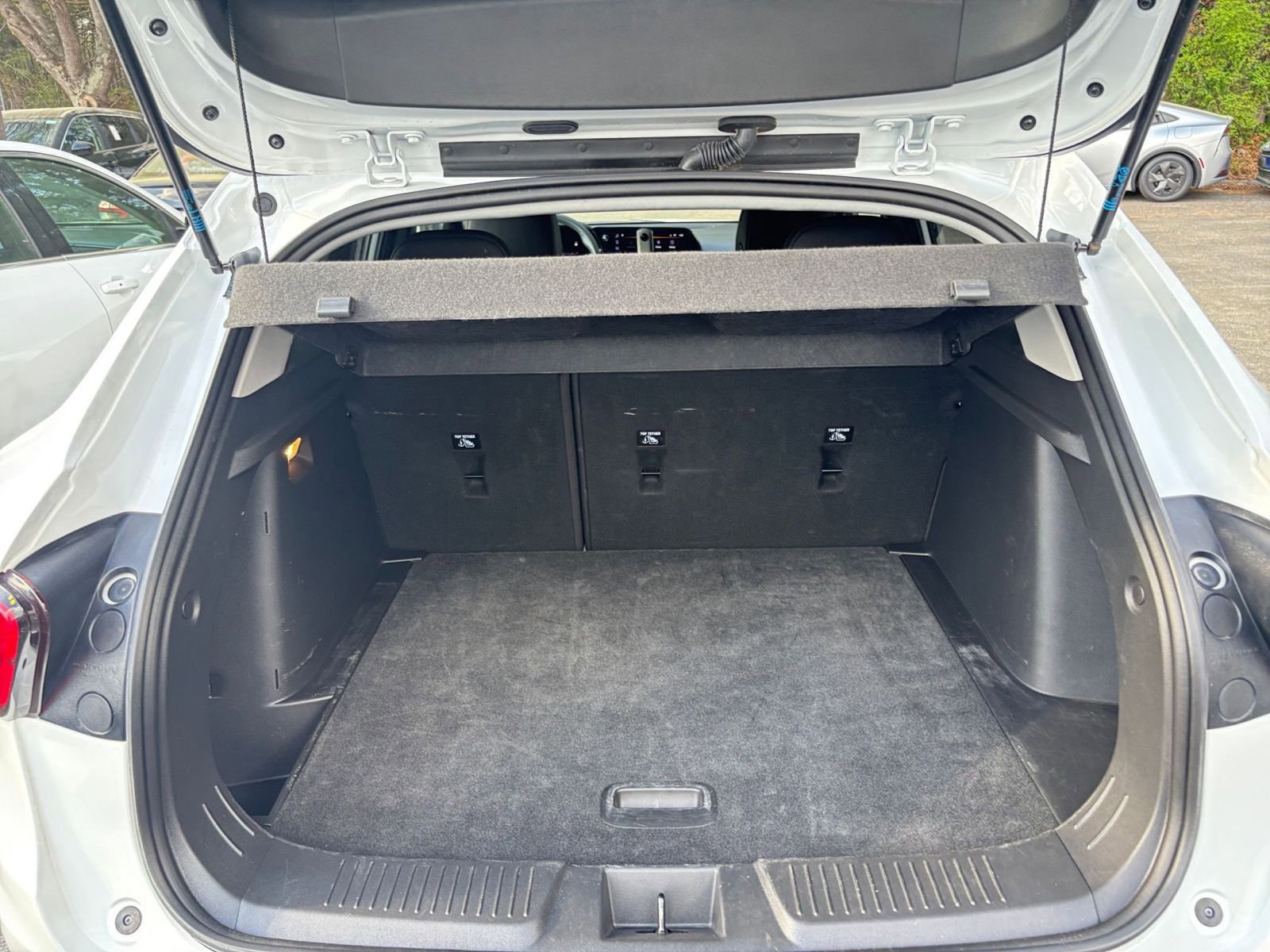 Used 2025 Chevrolet Trax LT image 32