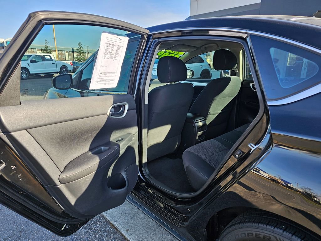 Used 2015 Nissan Sentra SV w/ Navigation Package image 11