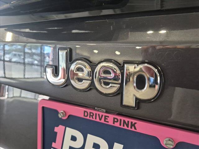 Used 2023 Jeep Renegade Latitude w/ Sun/Sound Group AWD/4WD image 10