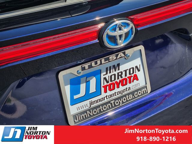 Used 2022 Toyota Venza XLE image 12