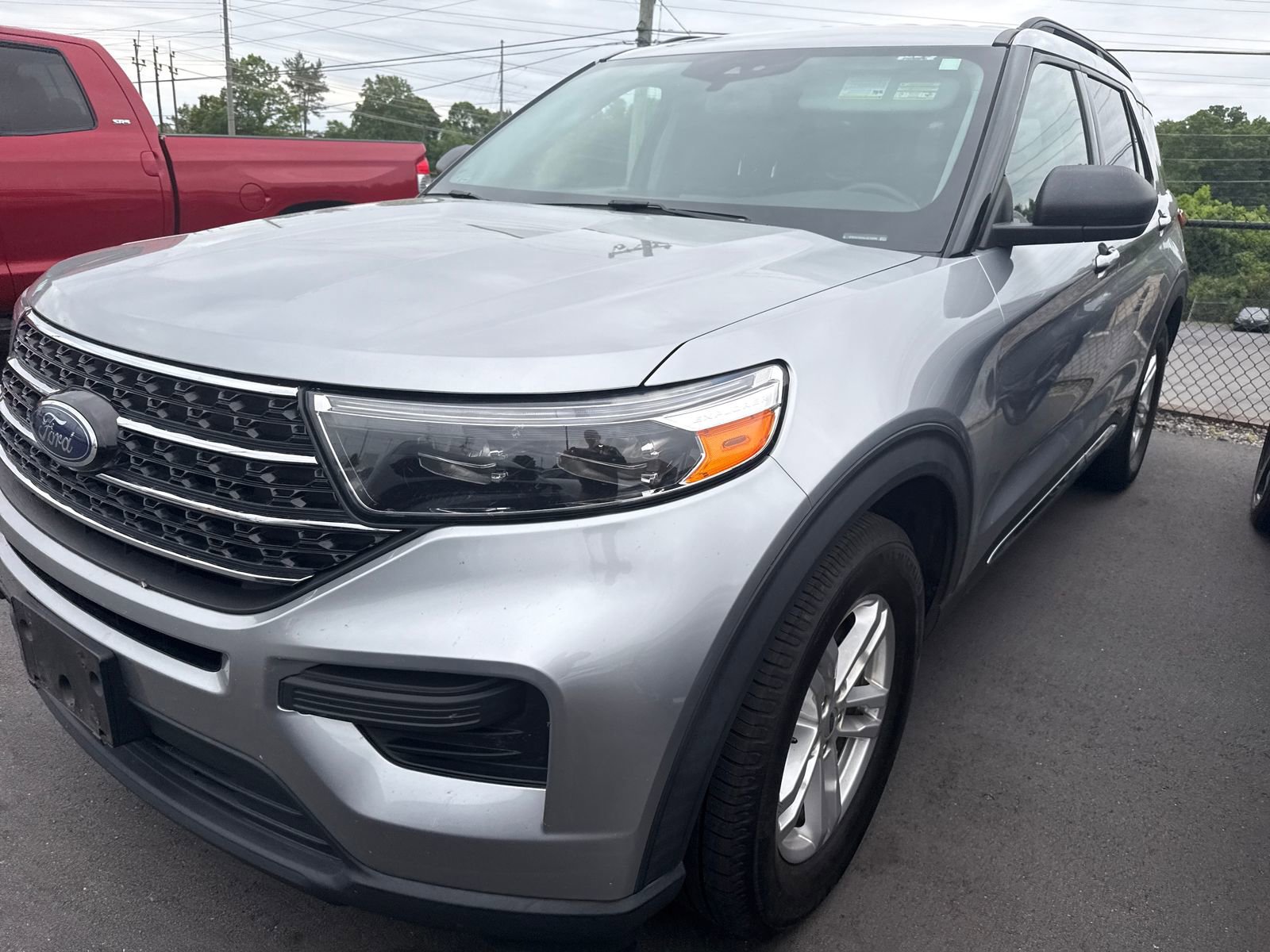 Used 2020 Ford Explorer XLT RWD image 2
