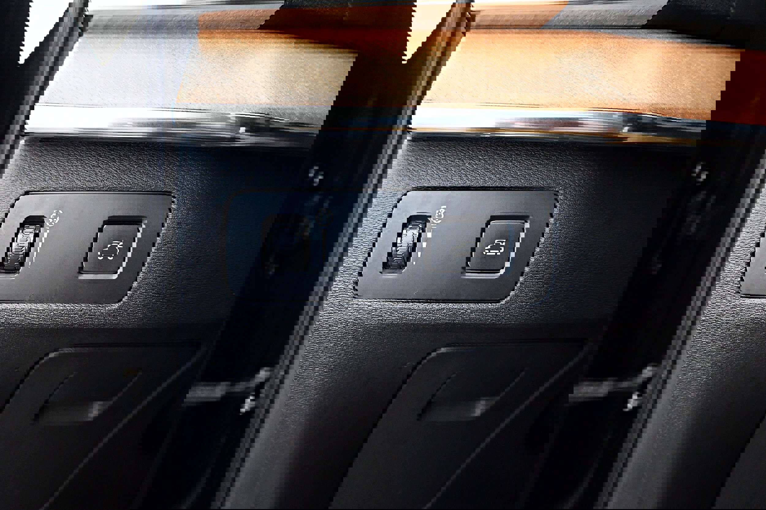 Used 2022 Volvo XC90 T6 Momentum w/ Climate Package image 8