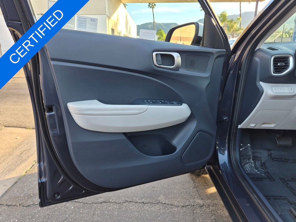 Used 2025 Hyundai Venue Limited image 10