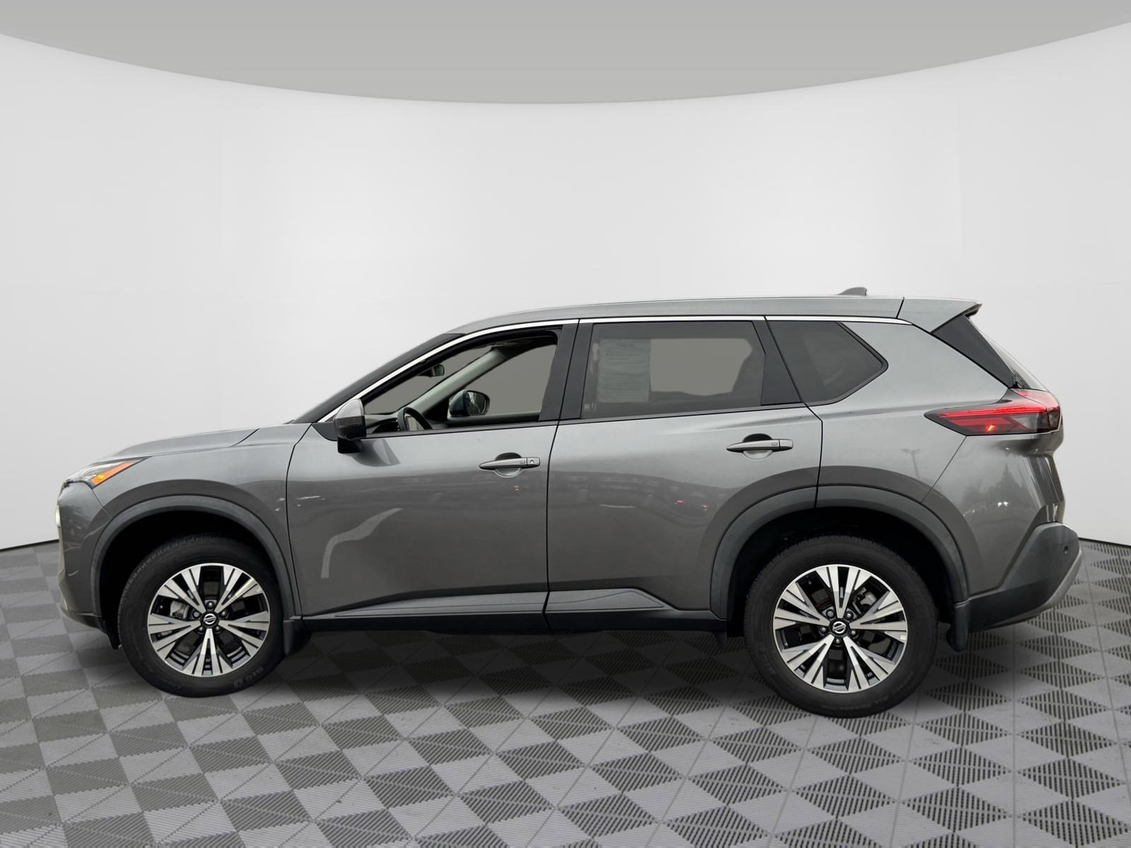 Certified 2021 Nissan Rogue SV image 16